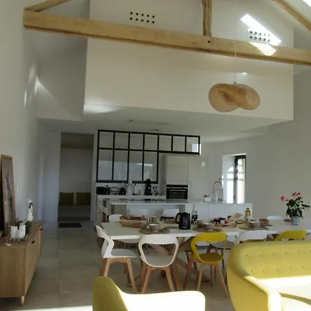 Magnificent Air-conditioned House In An Idyllic Setting With Pool & Garden