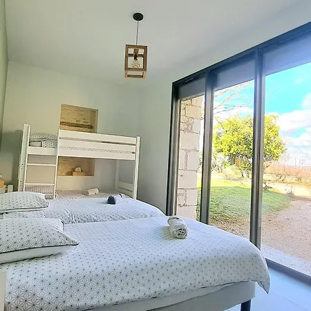 Magnificent Air-conditioned House In An Idyllic Setting With Pool & Garden Villa