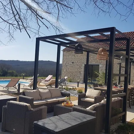 Magnificent Air-conditioned House In An Idyllic Setting With Pool & Garden