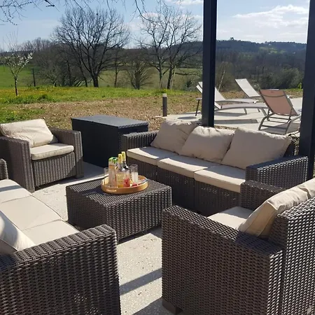Magnificent Air-conditioned House In An Idyllic Setting With Pool & Garden *