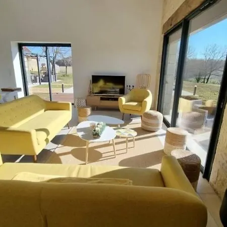 Magnificent Air-conditioned House In An Idyllic Setting With Pool & Garden